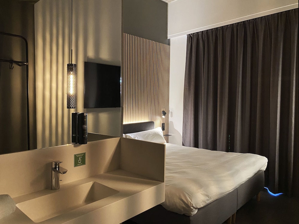 

Napoli - Torrejón de Ardoz - Zleep Hotel Madrid Airport
