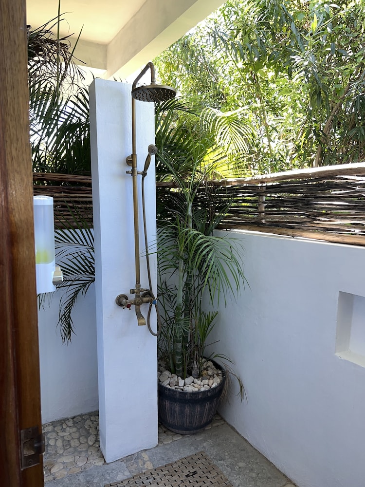 

Bologna - Treasure Beach - Bramble Beach Villa