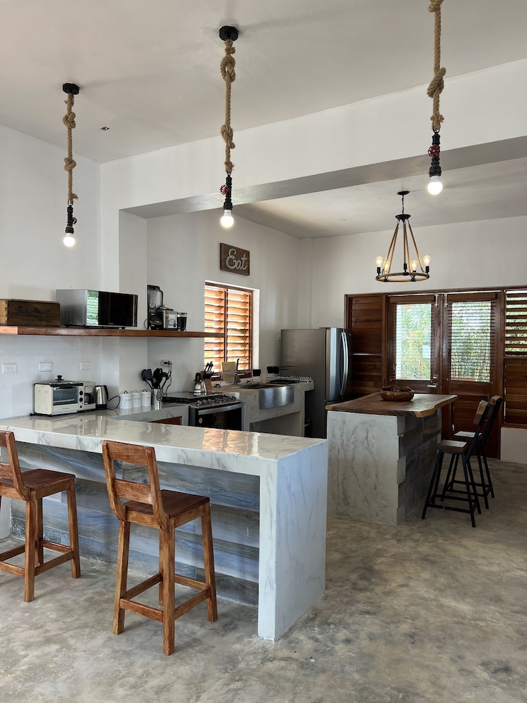 

Catania - Treasure Beach - Bramble Beach Villa