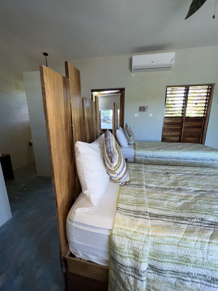 

Bologna - Treasure Beach - Bramble Beach Villa
