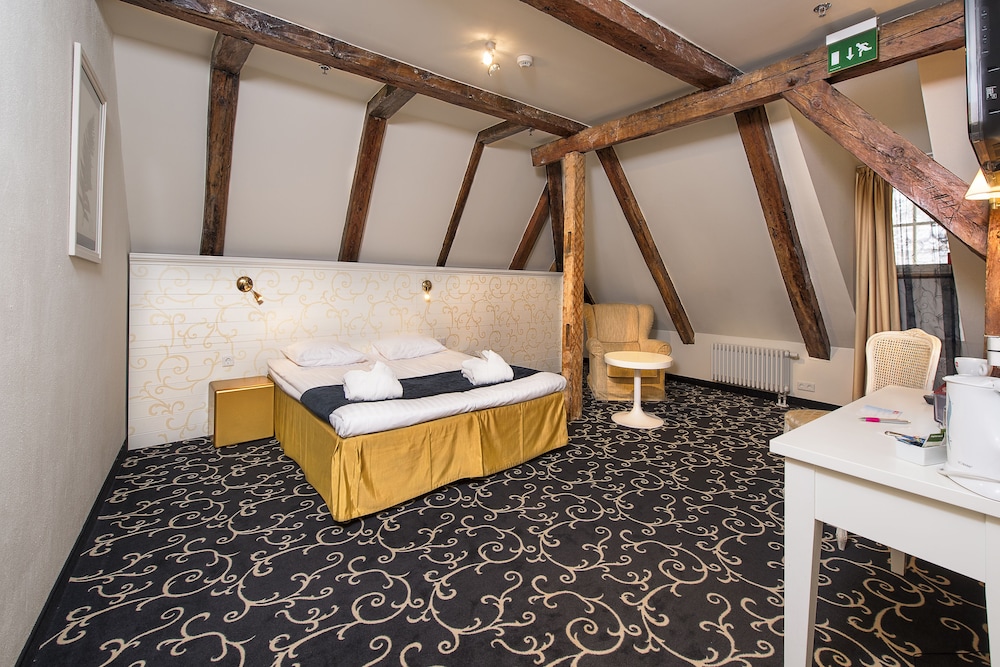 

Napoli - Tallinn - Meriton Old Town Garden Hotel