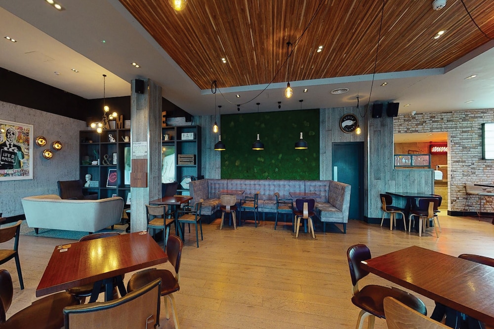 

Roma - Watford - Village Hotel London Watford