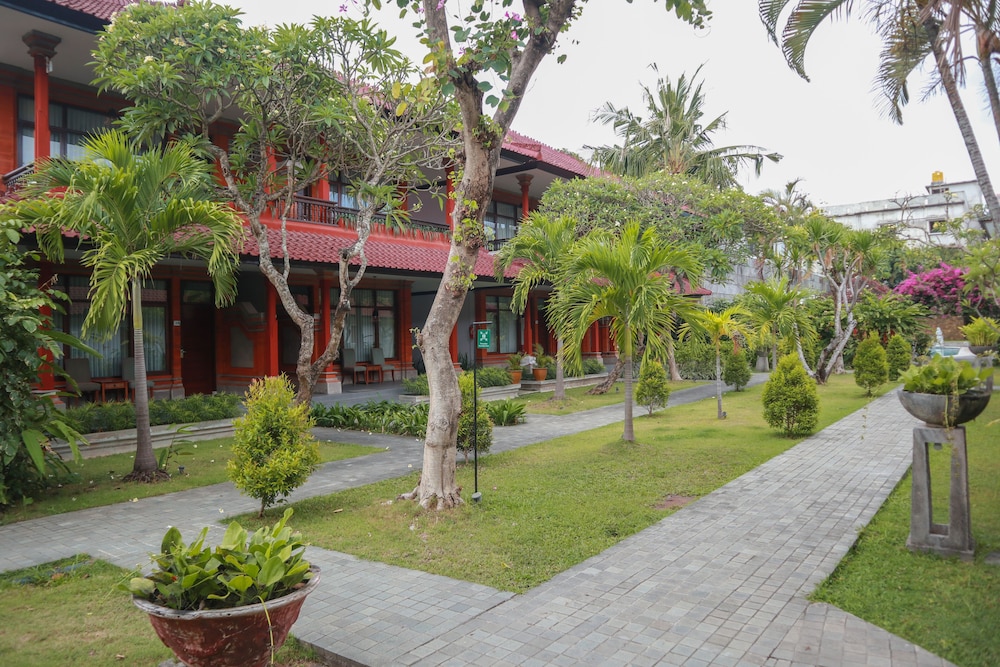 

Milano - Ketewel - The Cakra Hotel