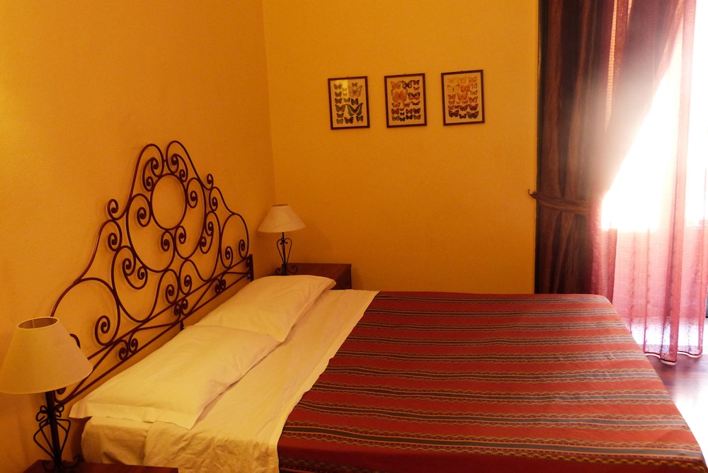 

Bologna - Aci Castello - Hotel Etnea 316