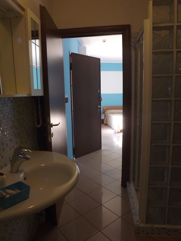 

Catania - Terracina - Hotel Ristorante Al Canto delle Sirene