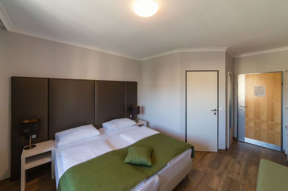 

Napoli - Groß-Enzersdorf - Arion Airport Hotel