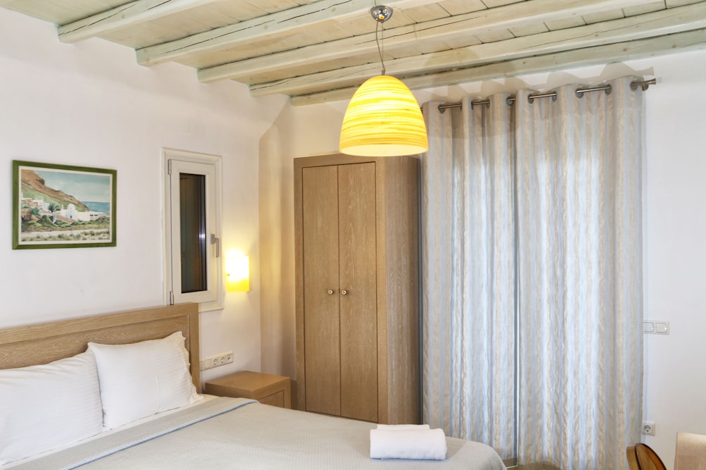 

Roma - Agios Sostis Mykonos - Niriides Homes & Villas
