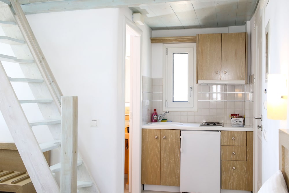 

Roma - Kalo Livadi - Niriides Homes & Villas