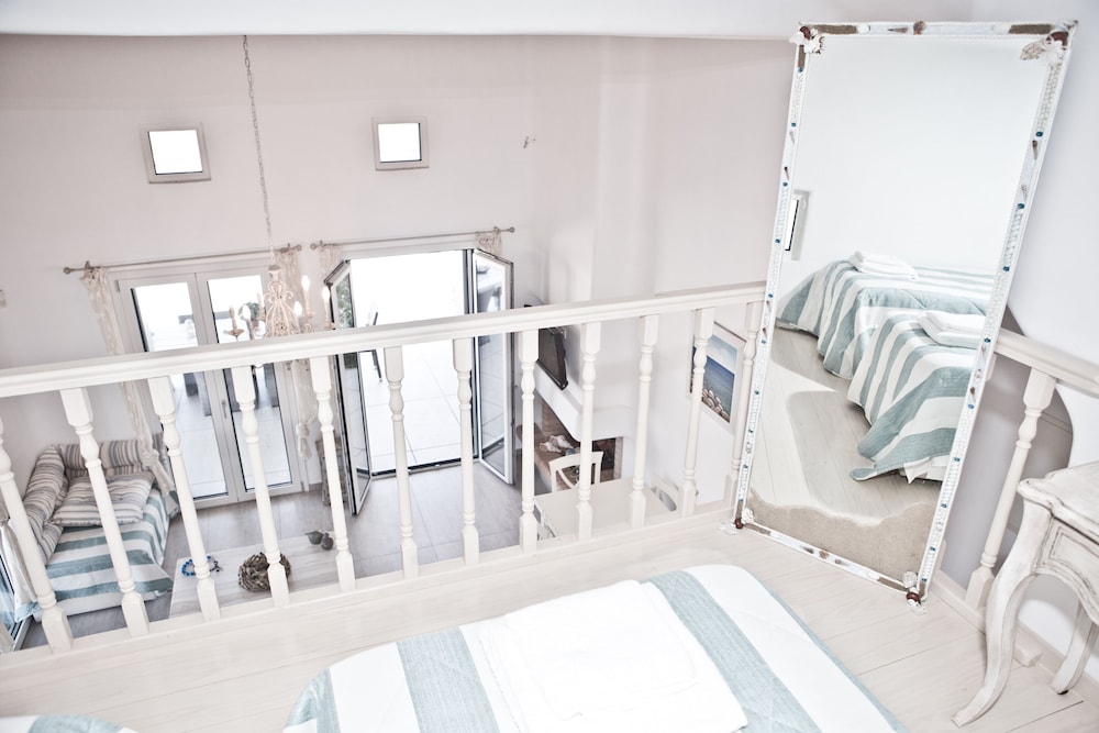 

Milano - Kalo Livadi - Niriides Homes & Villas
