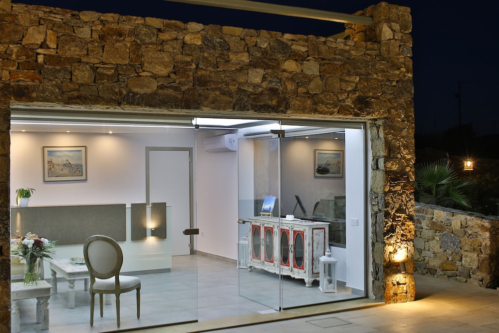 

Roma - Kalo Livadi - Niriides Homes & Villas