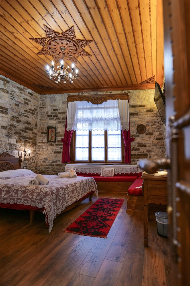 

Roma - Gjirokastër - Hotel Bineri
