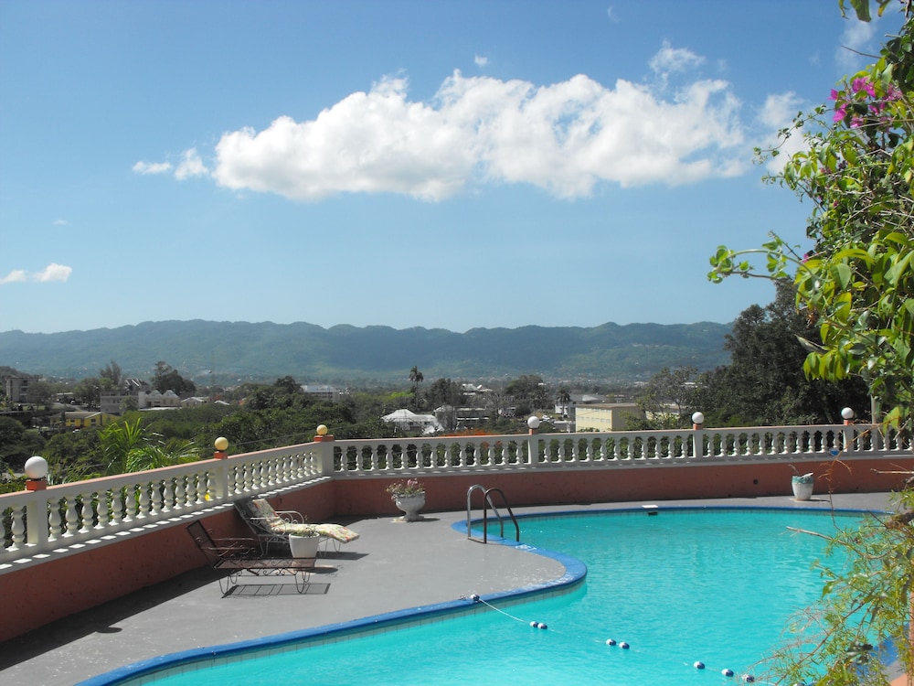 

Catania - Montego Bay - Verney House Resort