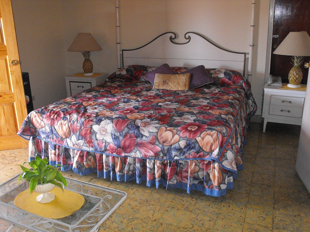 

Roma - Montego Bay - Verney House Resort