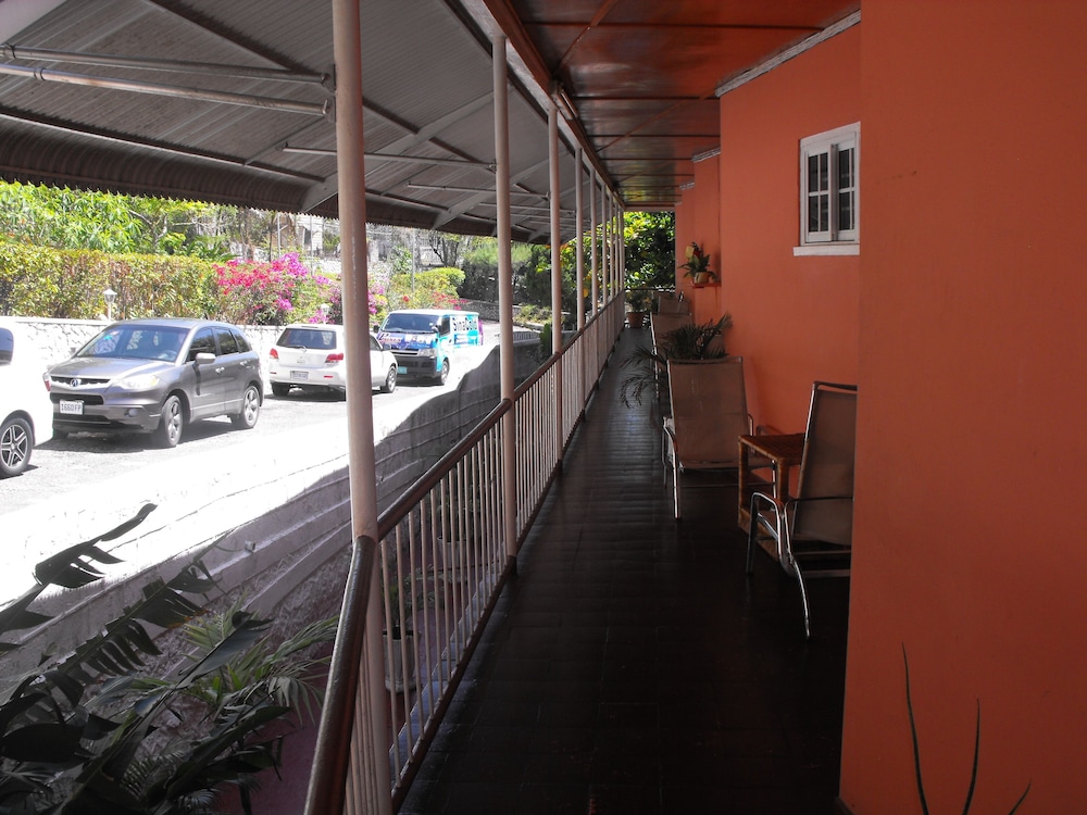 

Roma - Montego Bay - Verney House Resort