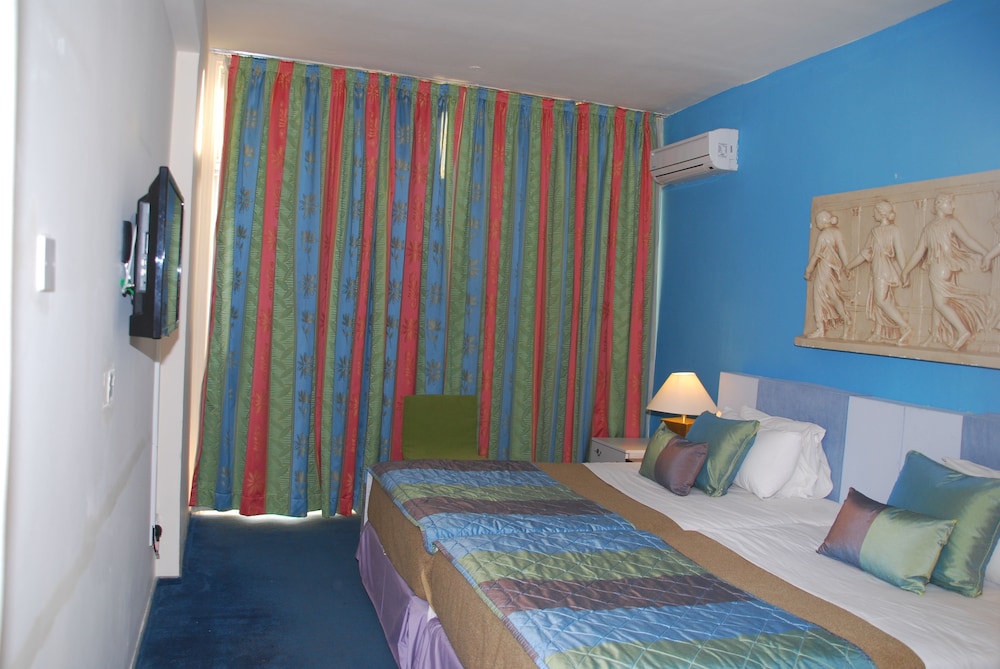 

Milano - Limassol - The Caravel Hotel