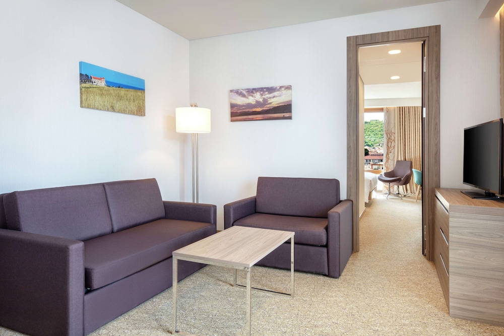 

Perugia - Tirana - Hilton Garden Inn Tirana