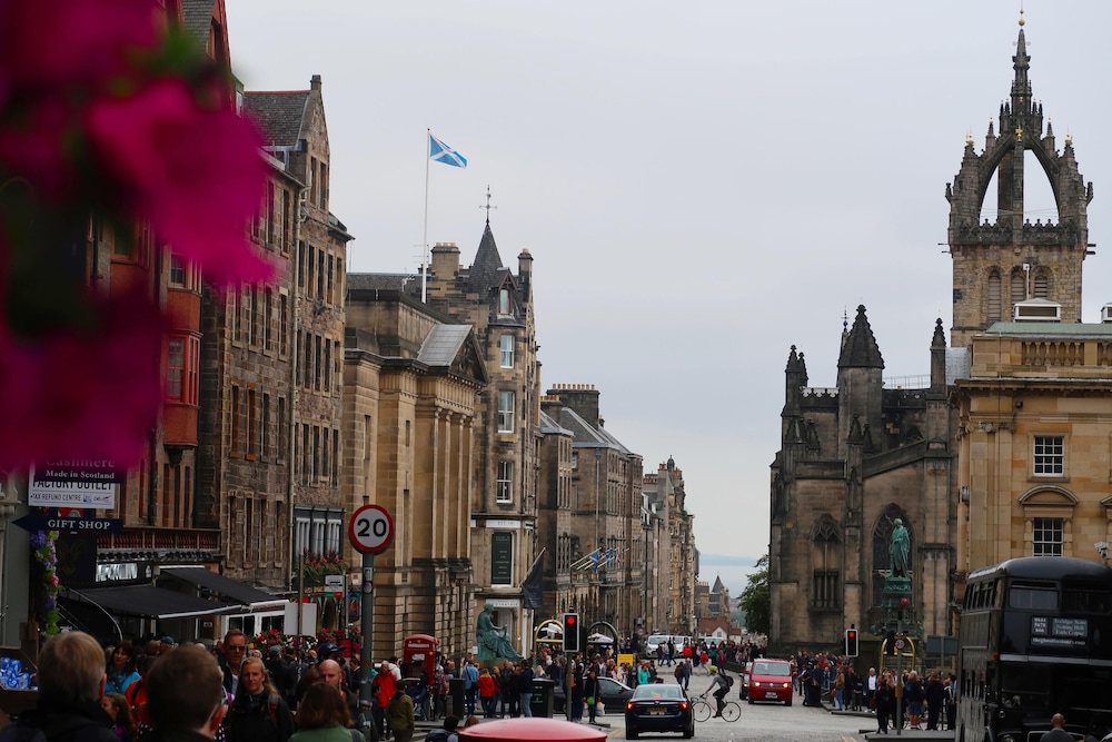 

Roma - Leith - The Haymarket Hotel