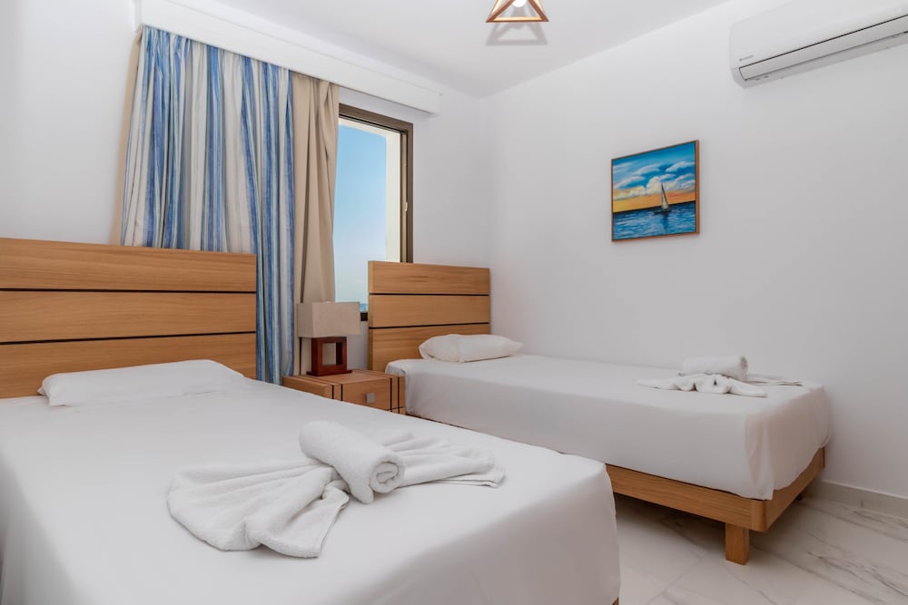 

Roma - Coral Bay - Rododafni Beach Apartments