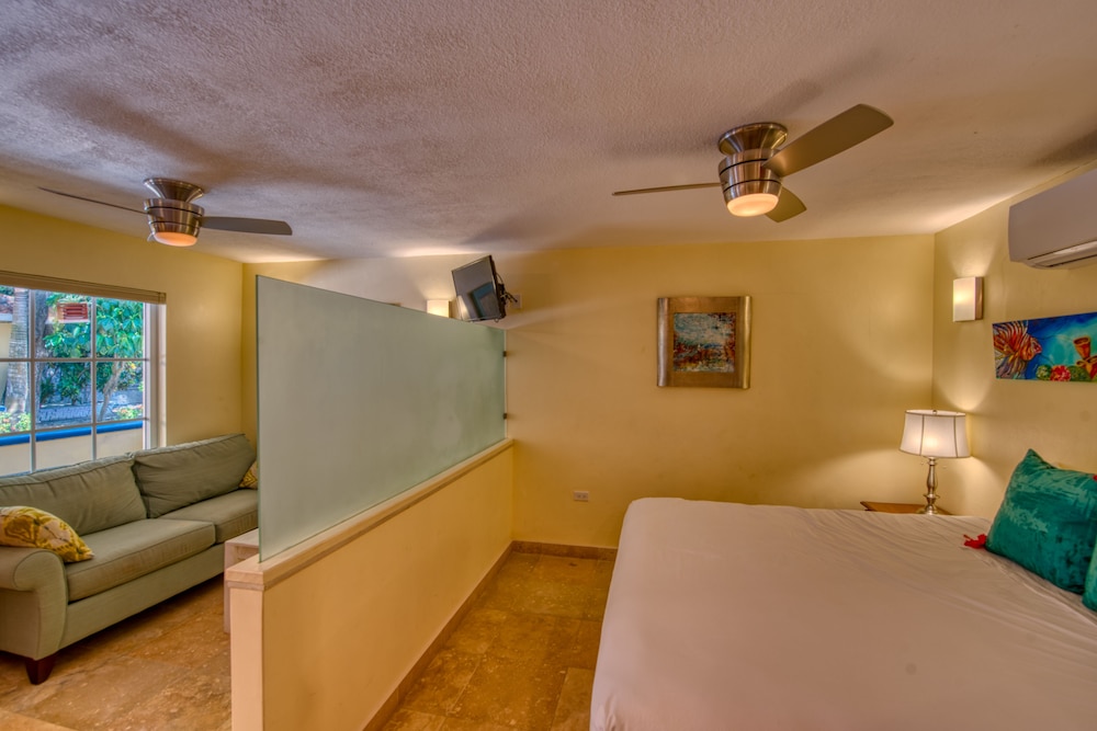 

Milano - Roatán - Caribe Tesoro