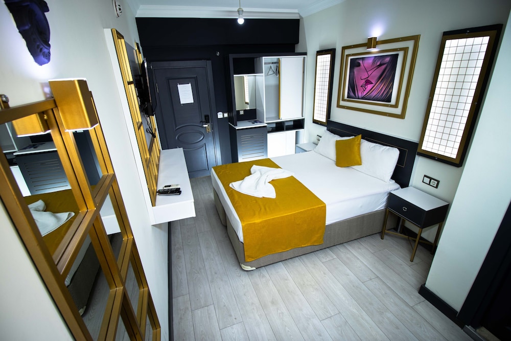 

Milano - Lara - Exporoyal Hotel