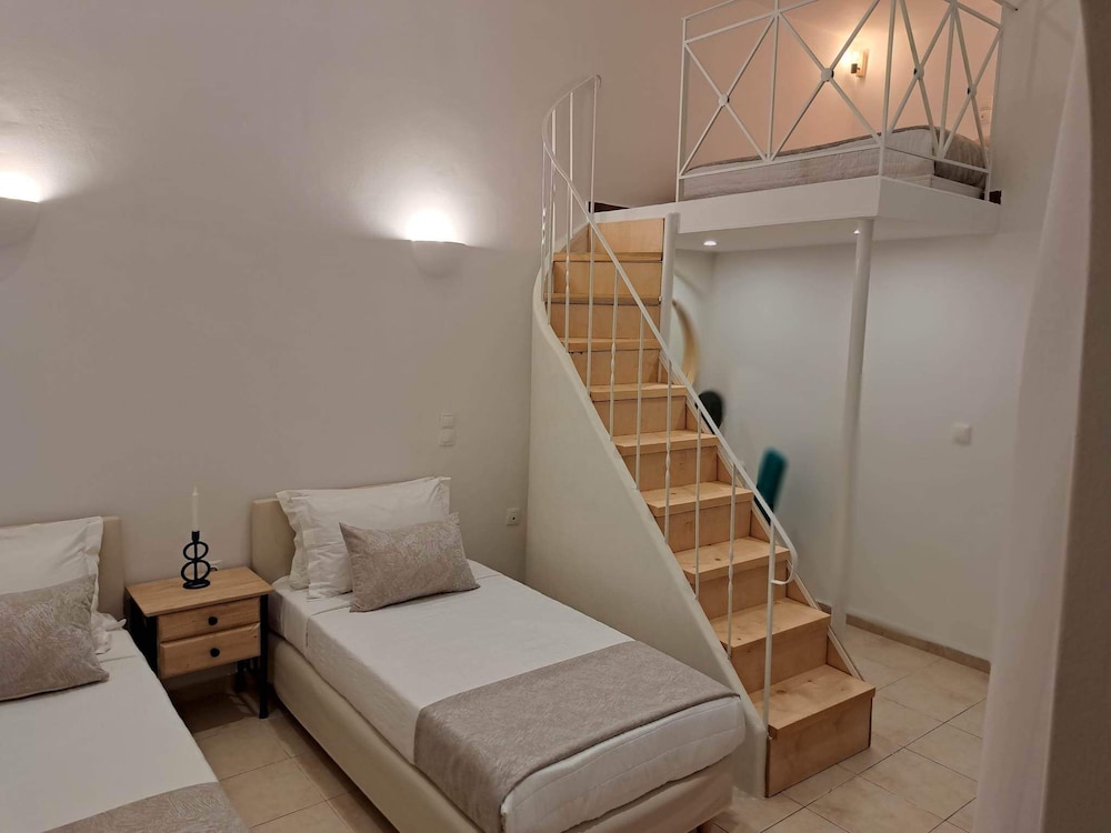 

Napoli - Thirasía - Amerisa Suites & Villa
