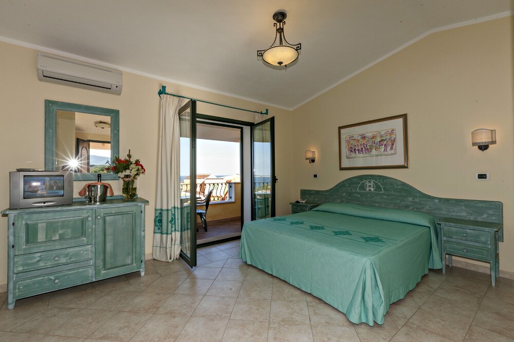 

Roma - Olbia - Hotel Baia Aranzos