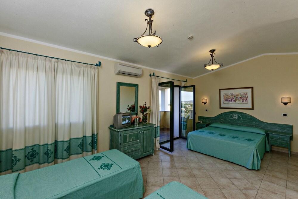 

Roma - Olbia - Hotel Baia Aranzos