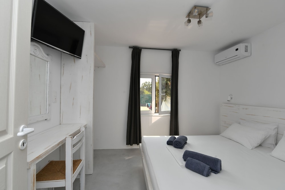 

Bologna - Naousa, Paros - Surfing Beach Village Paros
