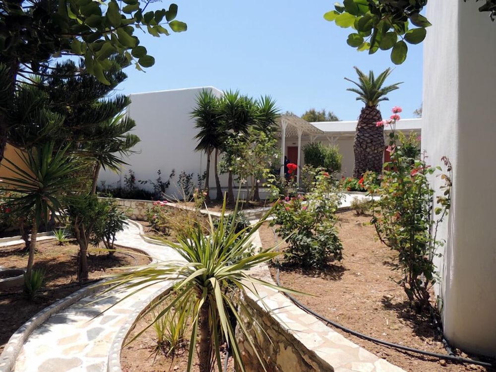 

Verona - Naousa, Paros - Surfing Beach Village