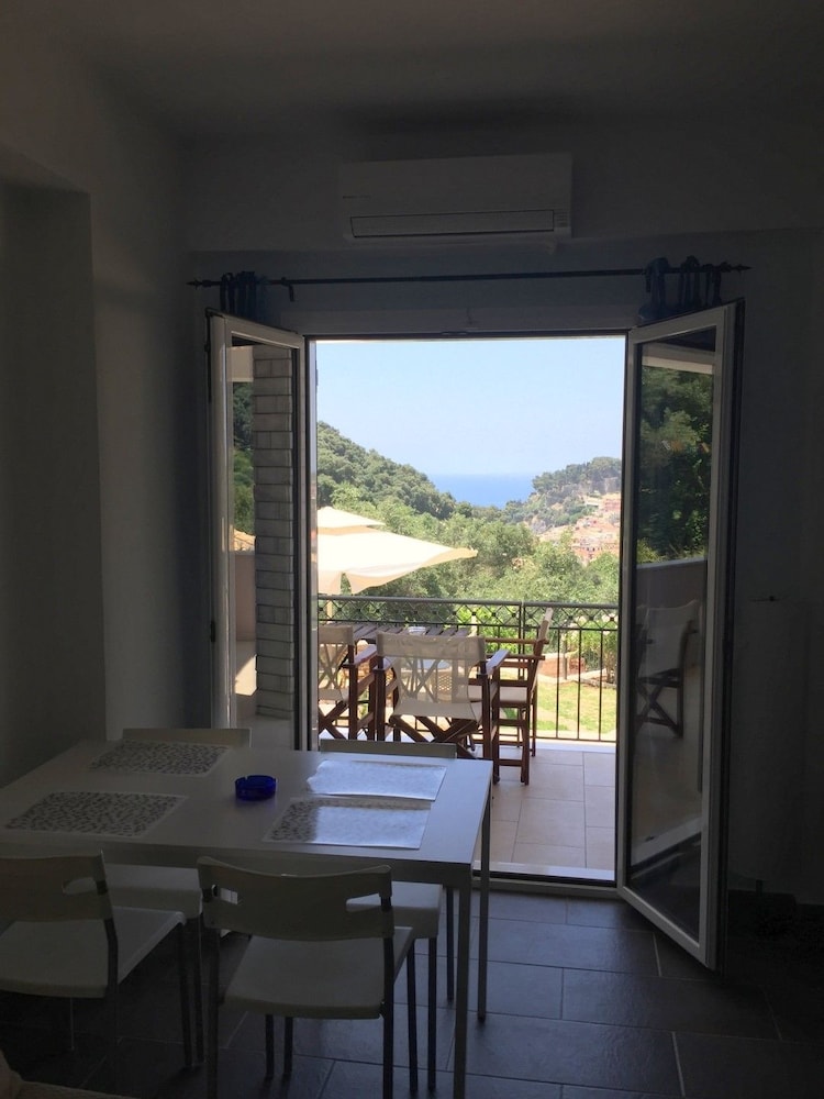 

Bari - Parga - Residence La Scala