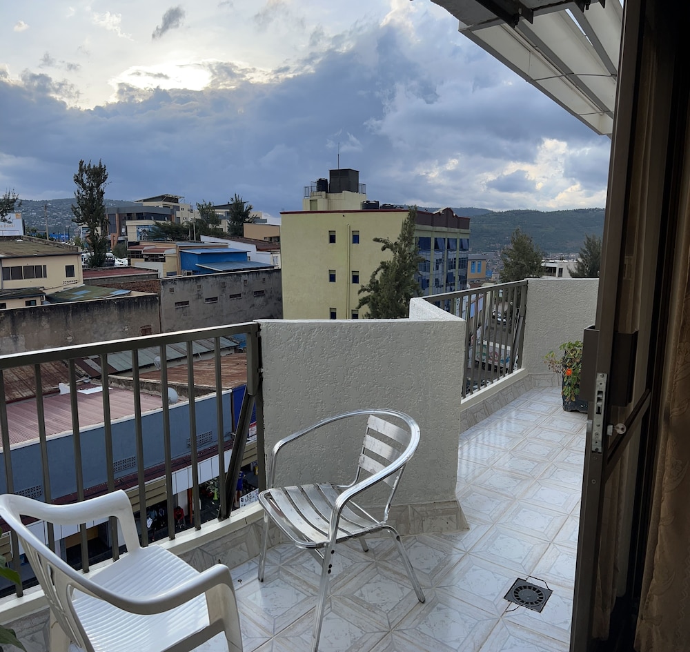 

Milano - Kigali - Okapi Hotel