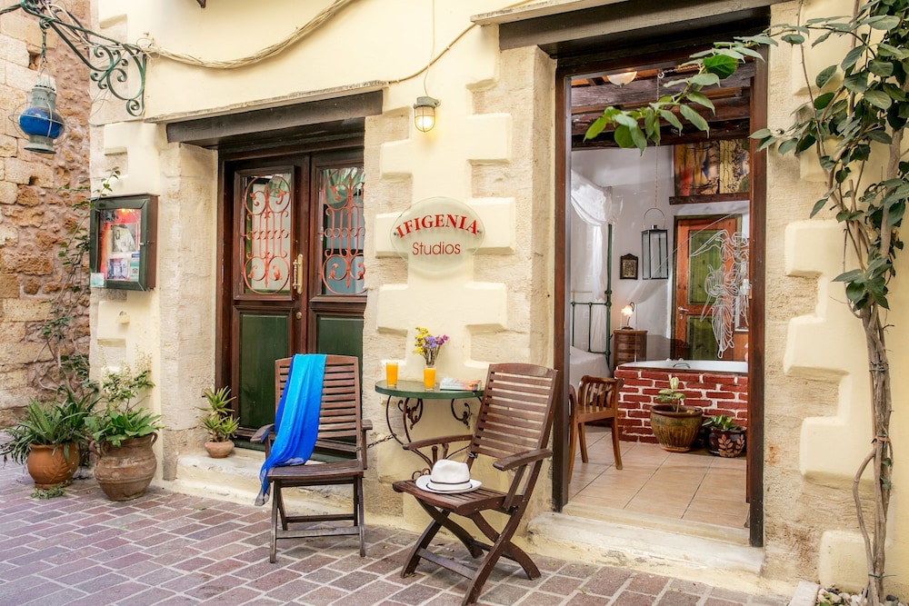 

Napoli - Creta Ovest - Chania, Grecia - Ifigenia by Captain Michalis