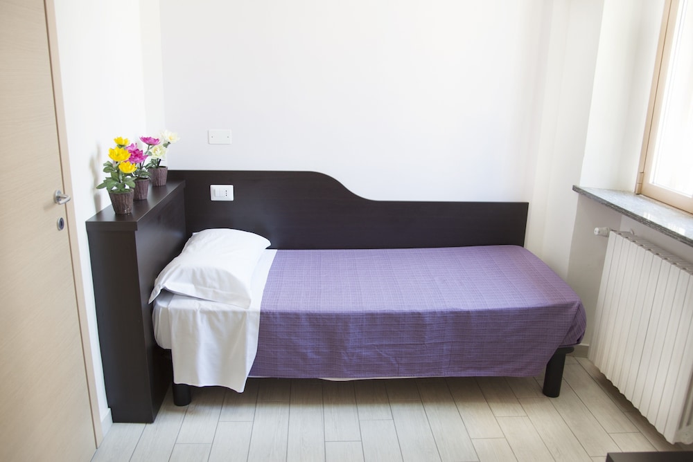 

Napoli - Peschiera Borromeo - Hotel Poma