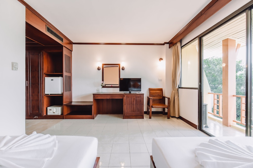 

Catania - Patong Beach - Bauman Ville Hotel