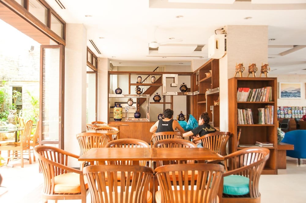 

Trieste - Chalong - Crystal Inn Phuket