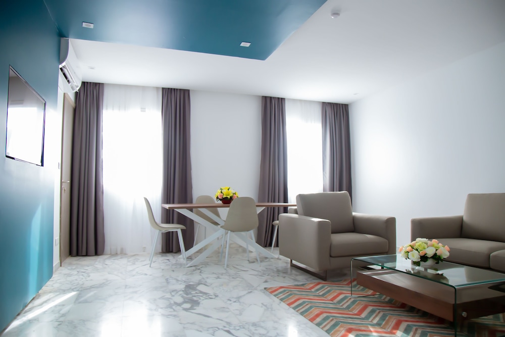 

Roma - Gorée - Le Ndiambour Hôtel et Résidence