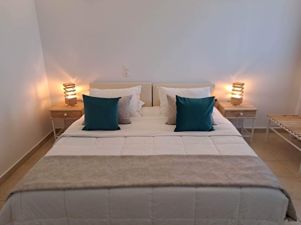 

Venezia - Thirasía - Amerisa Suites & Villa