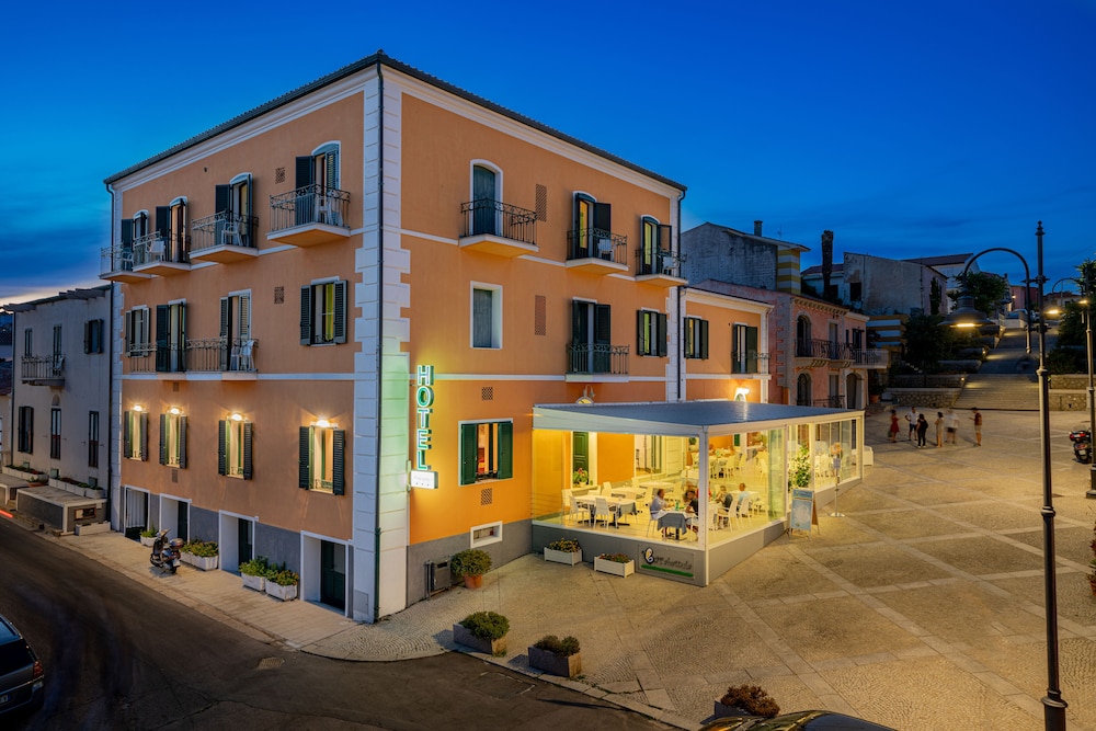 

Rimini - Capo Testa - Santa Teresa di Gallura - Hotel Marinaro