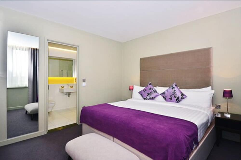 

Napoli - Mitcham - Axiom Park Hotel
