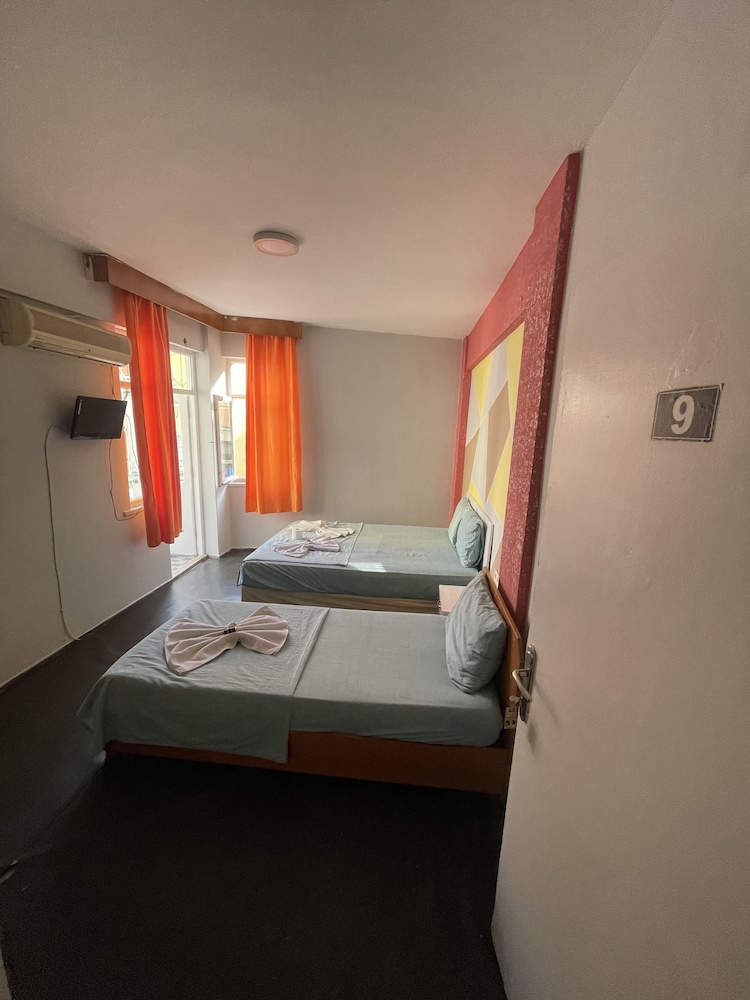 

Roma - Antalya - Ersoy Ak Pansiyon