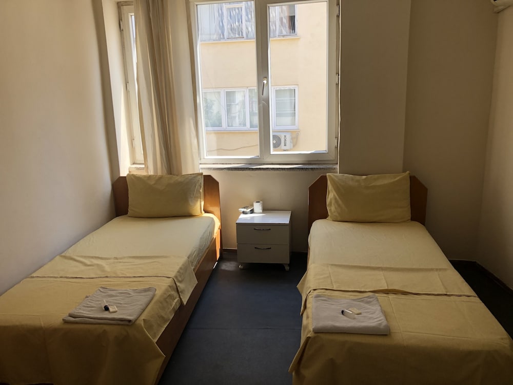 

Milano - Lara - Ersoy Ak Pansiyon