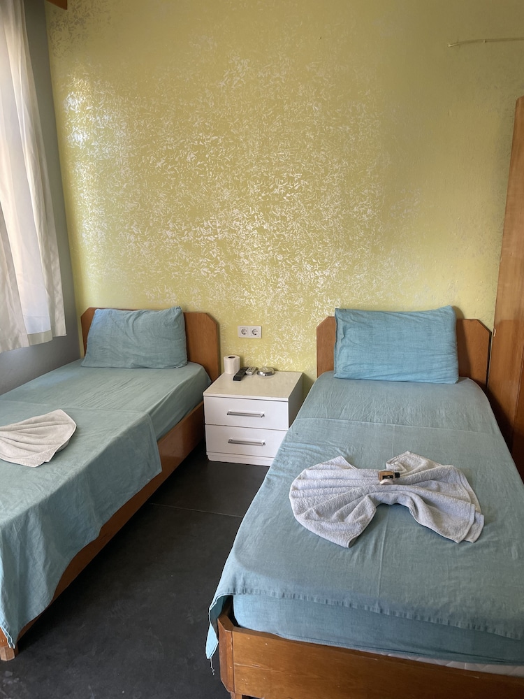 

Verona - Antalya - Ersoy Ak Pansiyon