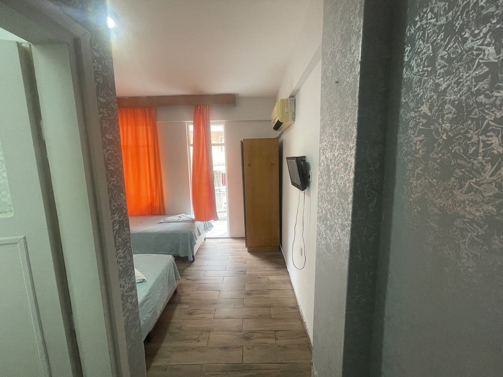 

Bologna - Antalya - Ersoy Ak Pansiyon