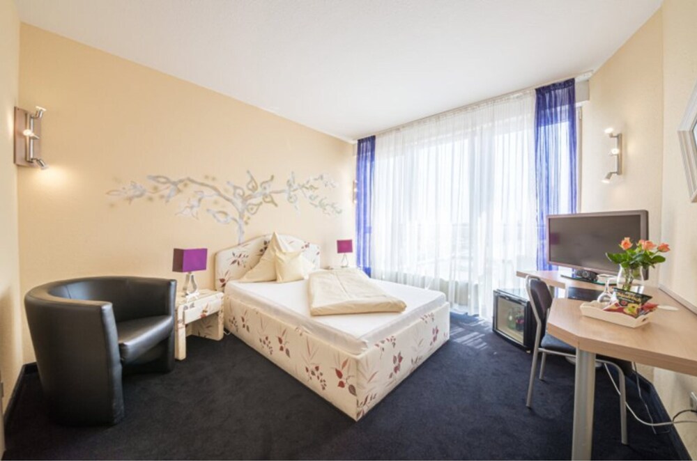 

Napoli - Oberasbach - Europa Hotel Garni free parking