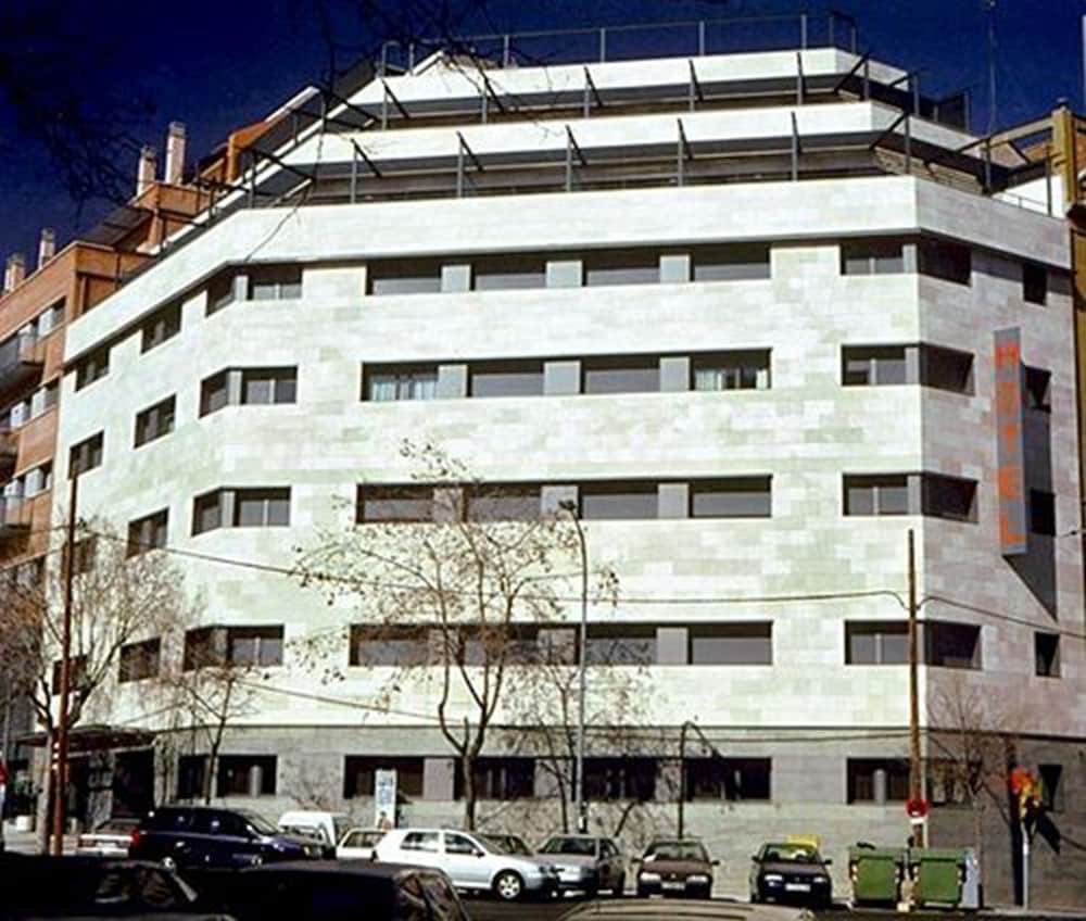 

Bologna - Santa Coloma de Gramenet - HOTEL SANT PAU