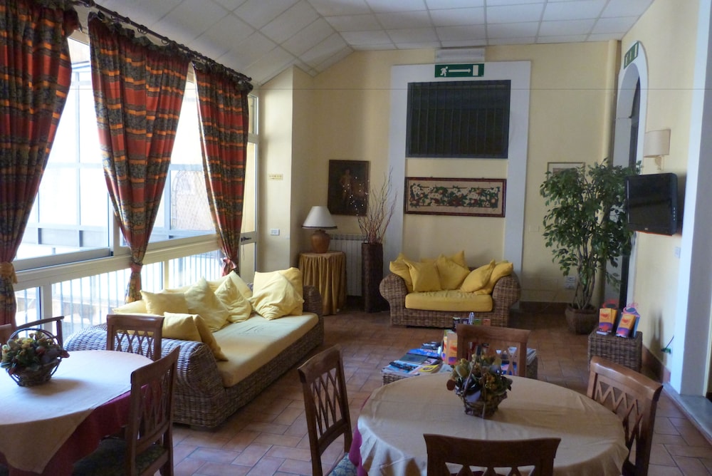 

Milano - Aci Castello - Hotel Etnea 316