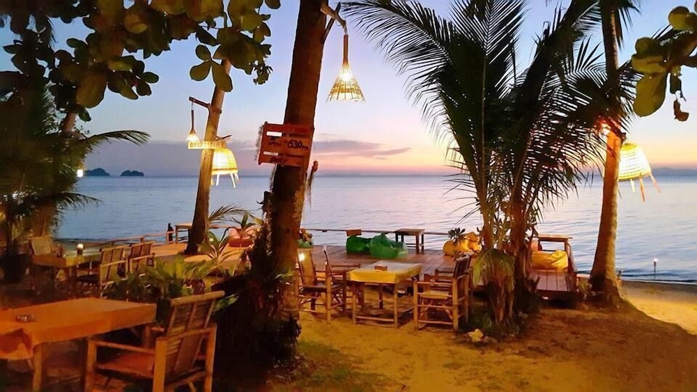 

Roma - Lipa Noi - Think & Retro Cafe Lipa Noi Samui