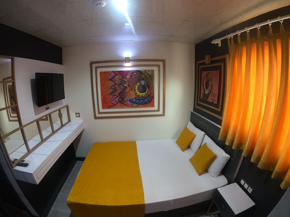 

Milano - Lara - Exporoyal Hotel