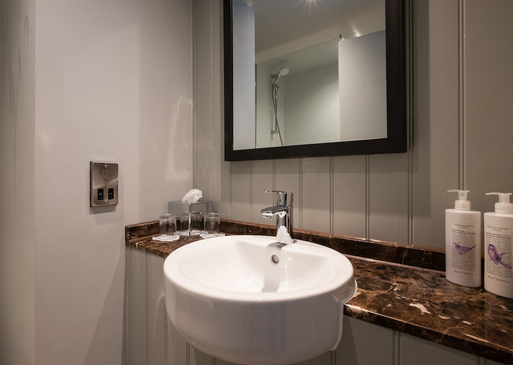 

Roma - Hounslow - Bridge Hotel