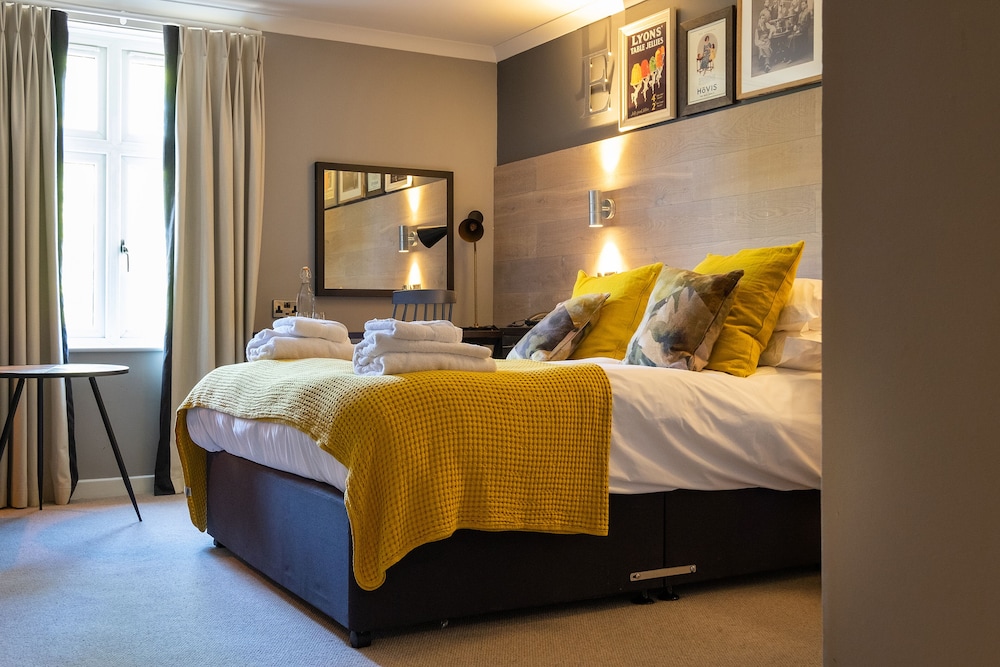 

Bari - Hounslow - Bridge Hotel